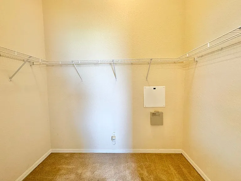 2726 Rochelle Dr — Photo 16