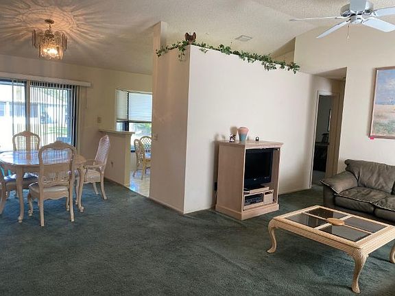 5th image of 525 SW Ester Ave