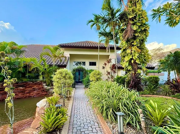 9749 SW 111th Ter, Miami, FL 33176