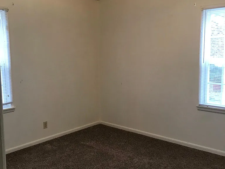 1220 Carol Dr — Photo 2