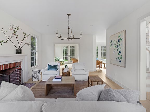 5th image of 90 Hedges Ln
