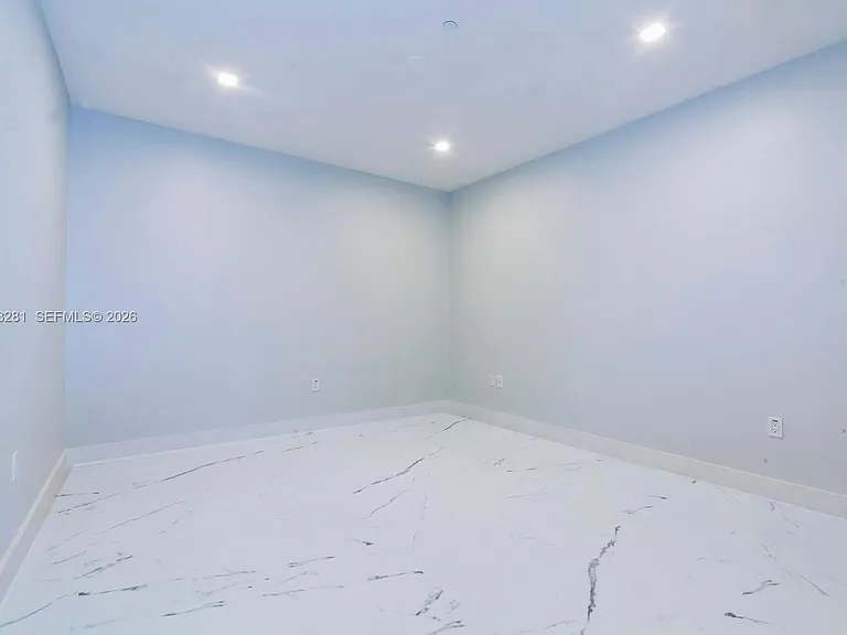 718 Valencia Ave #202 — Photo 25