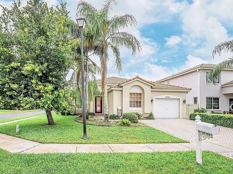 10704 Oak Bend Way #10704 — Photo 4