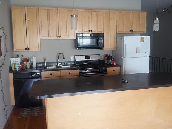 3rd image of 1416 N Western Ave #2