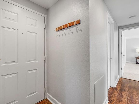 4th image of 5330 Pershing Ave APT 406