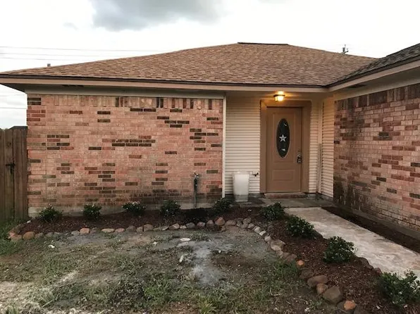219 Basswood St, Lake Jackson, TX 77566