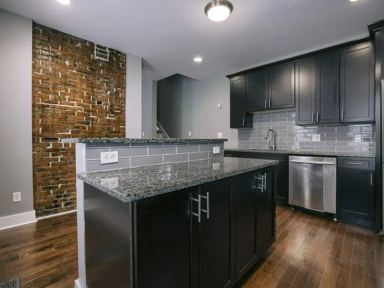 Summit St 788-790 MLR — Photo 7
