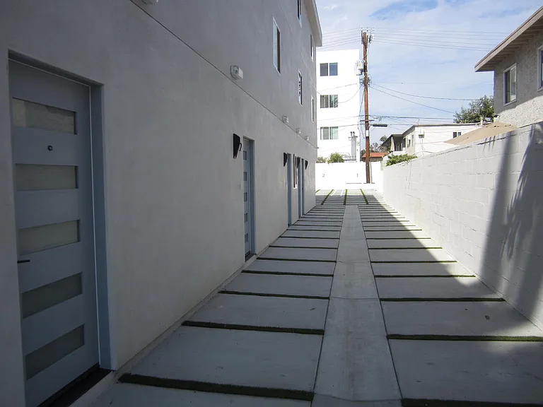 14747 Friar St #3 — Photo 30