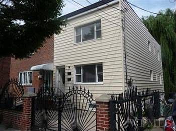 2nd image of 2833 Collis Pl