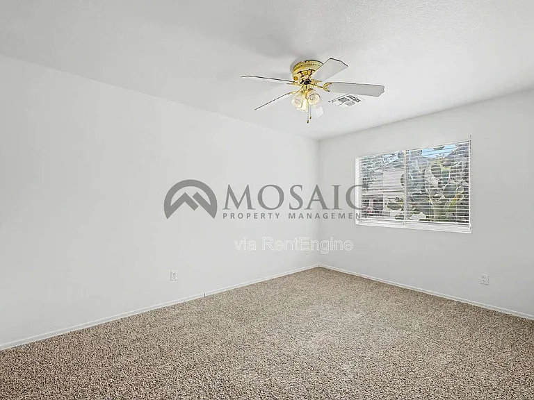 1004 E Cowboy Cove Trl — Photo 17