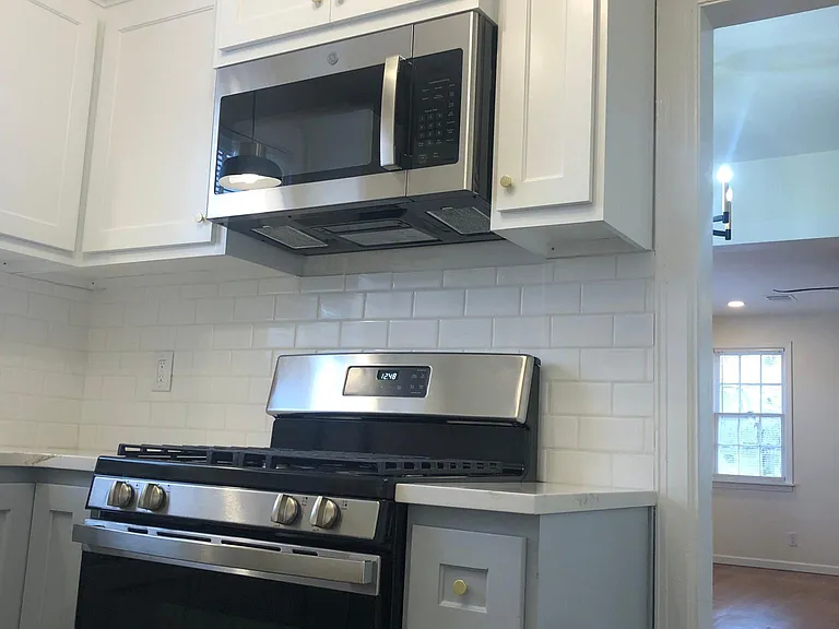 4213 SW 9th Ave — Photo 3