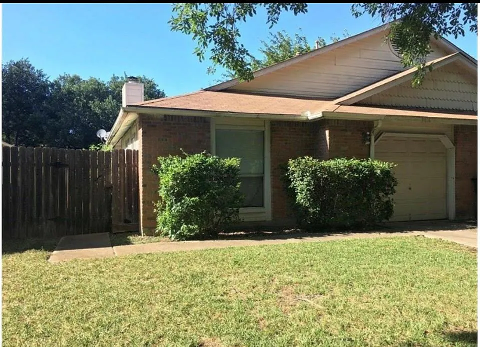 3 bed, 2.0 bath, 1106 sqft, $1,650 — Photo 1