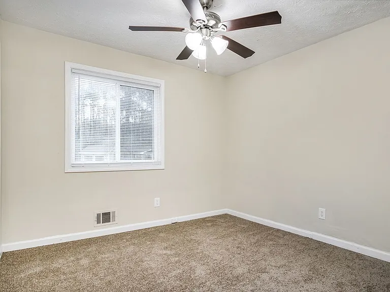 1874 Vauxhall Dr — Photo 10