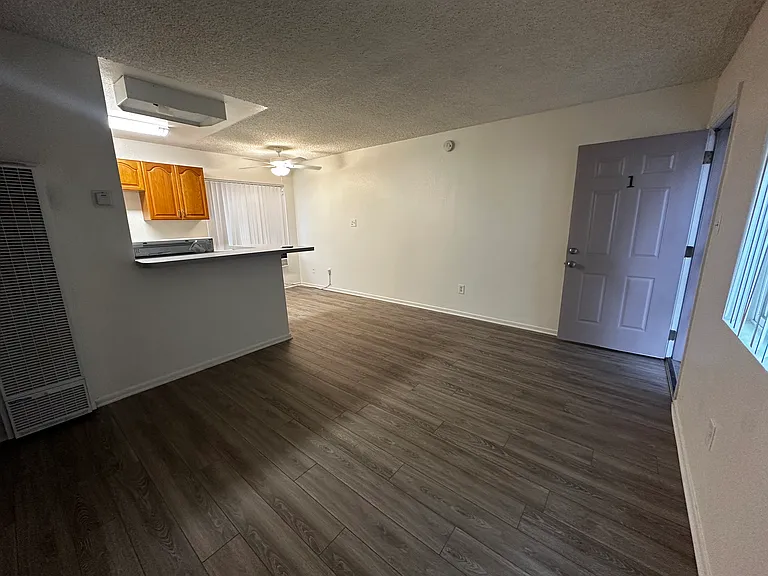Courtyard Square Apartments — Photo 43
