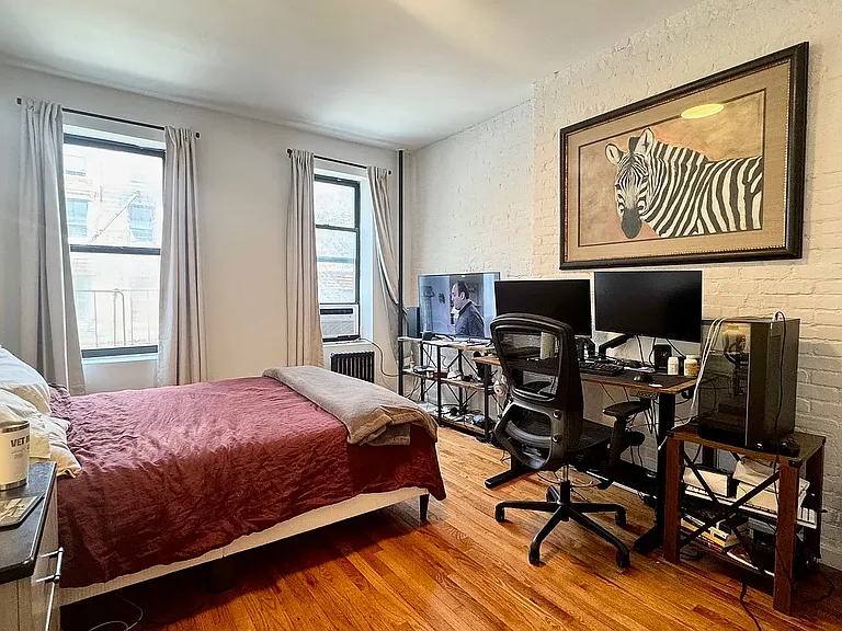 308 E 6th St #5 — Photo 4