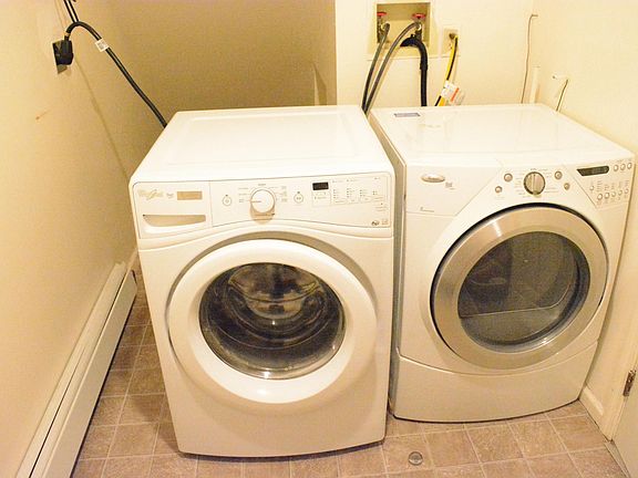 4th image of 5 Woodridge Cir