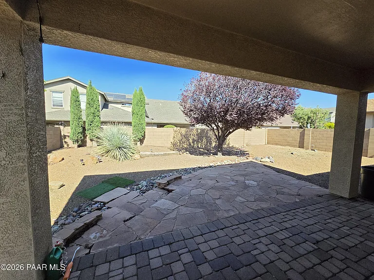 556 N Robles St — Photo 17