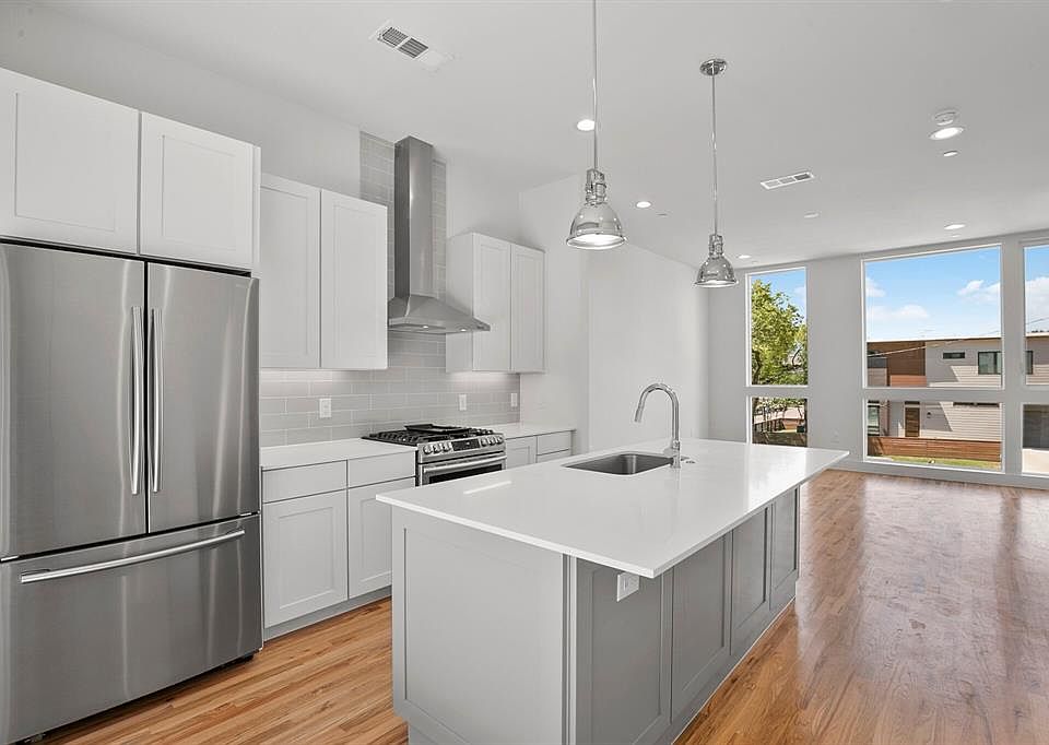 1st image of 4419 Cabell Dr #805