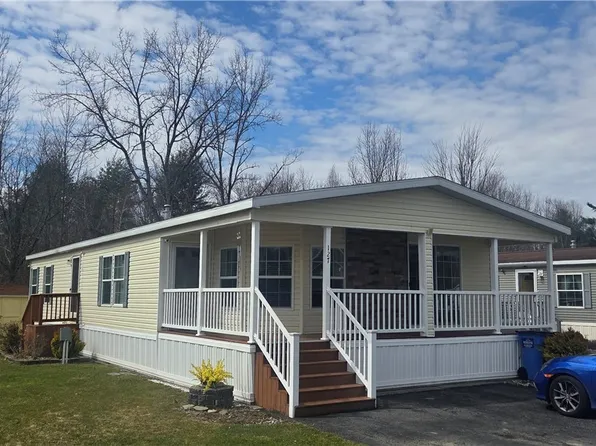 127 Royal Meadows Dr, Clinton, NY 13323