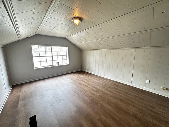 4th image of 1633 Graymont Ave W