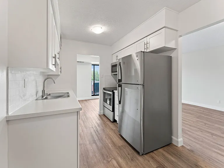 343 Grand Ave E — Photo 8