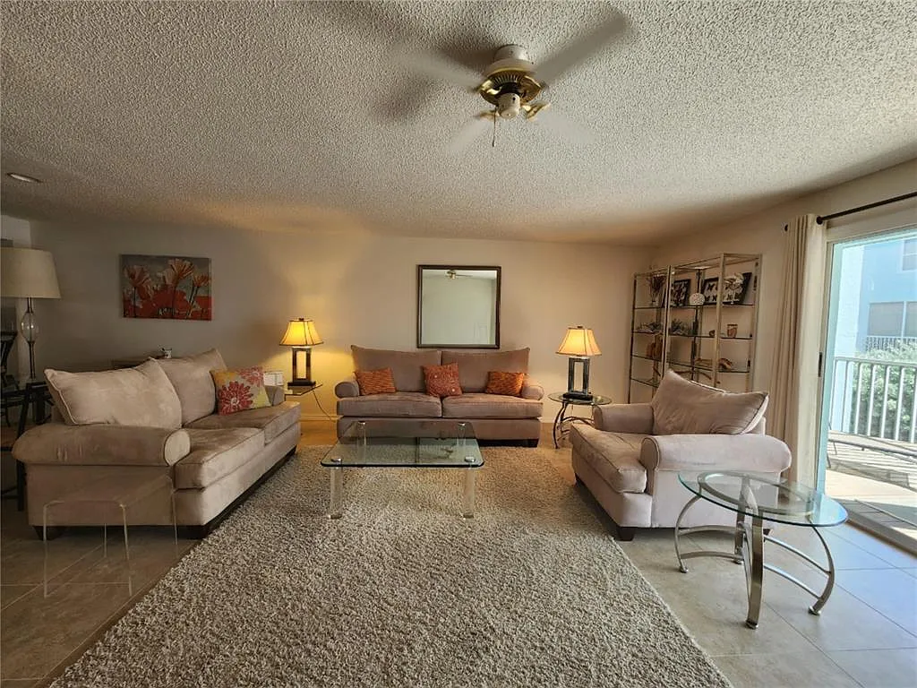 2 bed, 2.5 bath, 2014 sqft, $3,200 — Photo 4