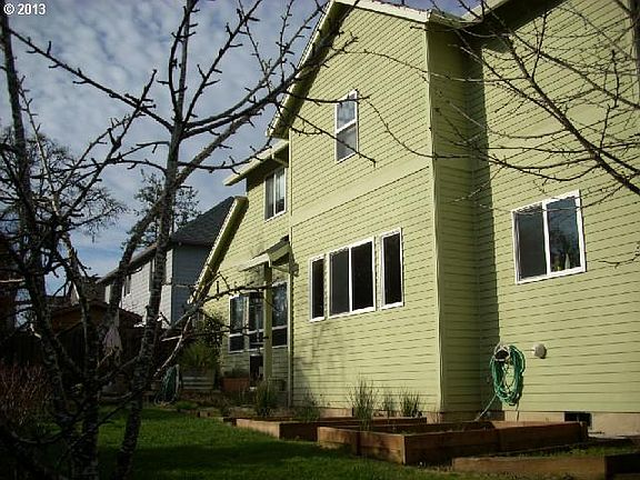 3rd image of 2650 NE Aurora Dr