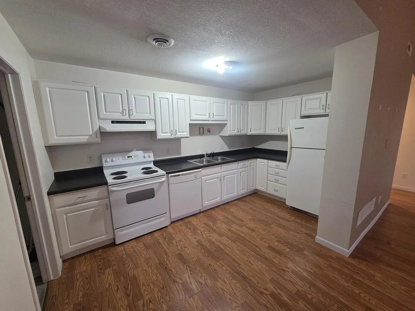 2 bed, 1200 sqft, $950 — Photo 2