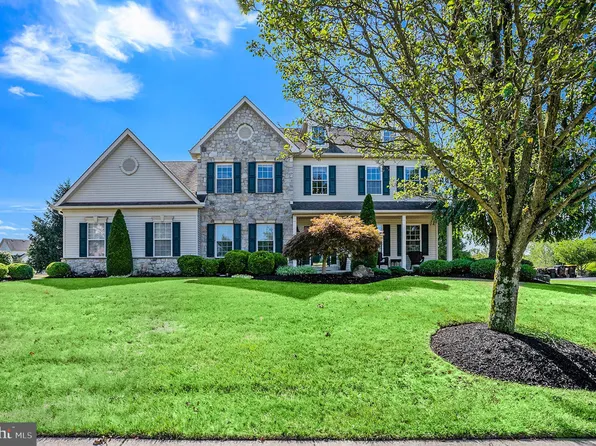 134 Raven Hollow Dr, North Wales, PA 19454