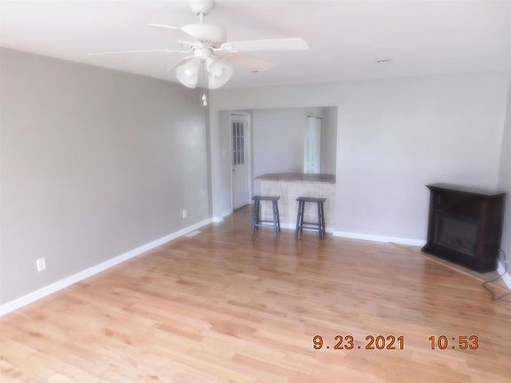 3rd image of 204 N McKenzie St