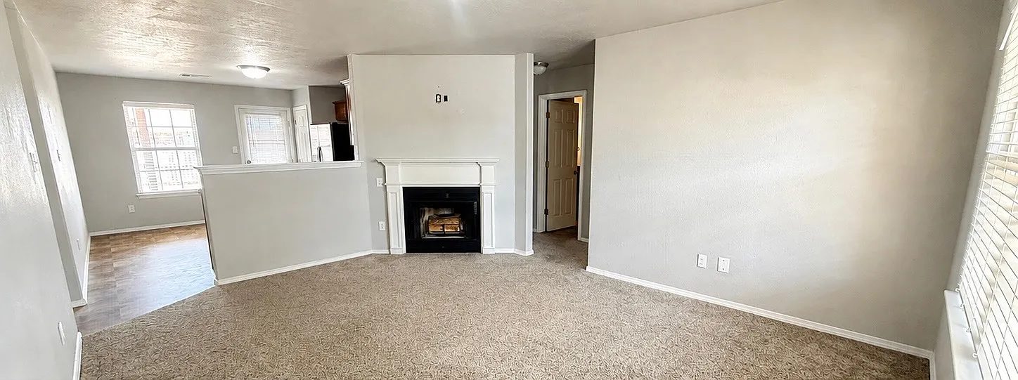 306 Colony Ct — Photo 2