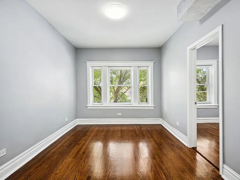 1341 N Ashland Ave — Photo 2