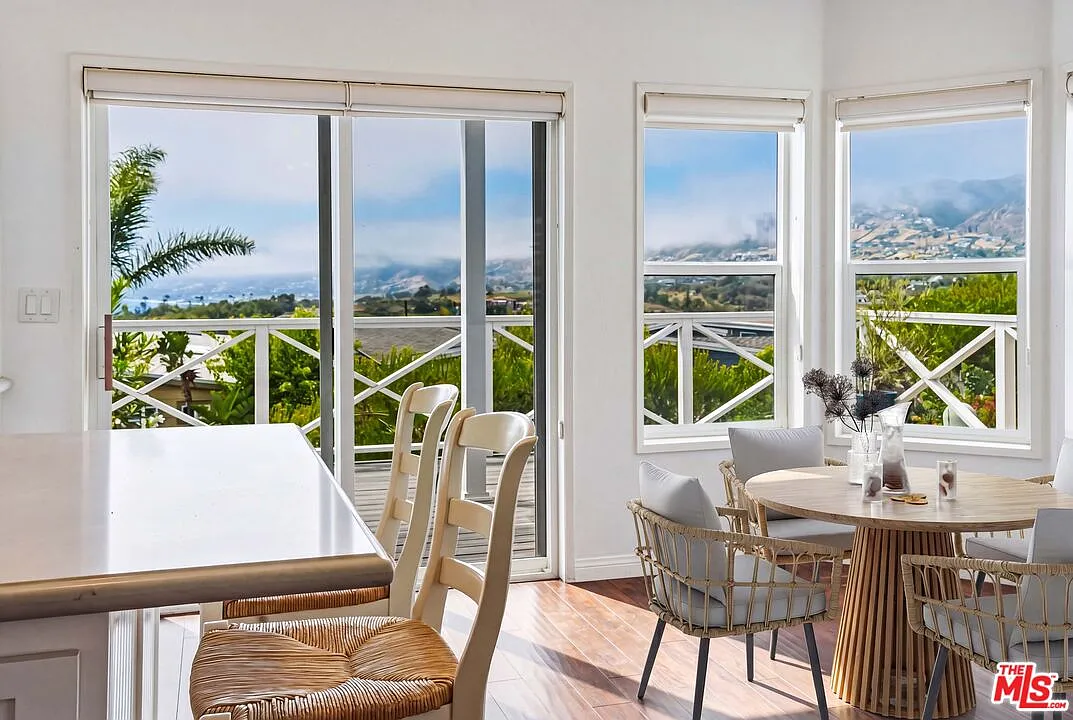 3 bed, 2.0 bath, $7,900 — Photo 2