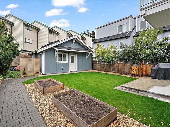 3rd image of 131 Ladysmith St