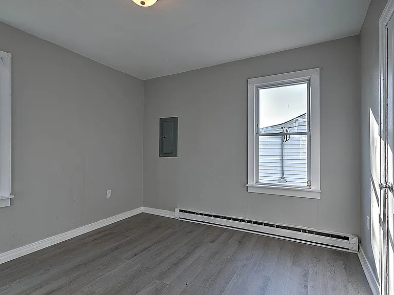 304 N Hardin St — Photo 8