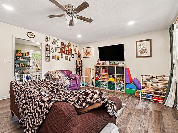 5th image of 109 Laurie Ct