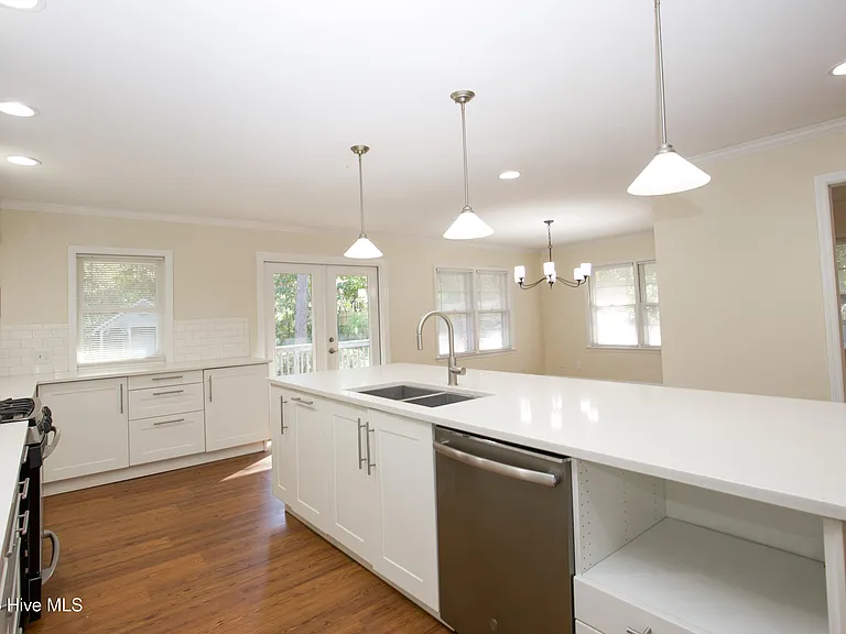 345 E New Hampshire Ave — Photo 23