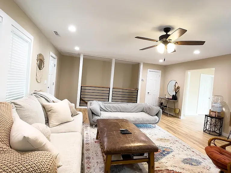 558 N Highland Ave — Photo 3