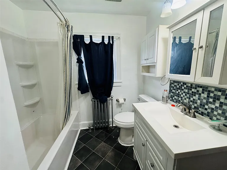 151-153 Iris Dr — Photo 6