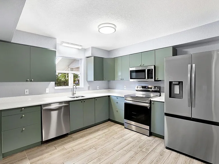 107 47th Ave N #107 — Photo 6