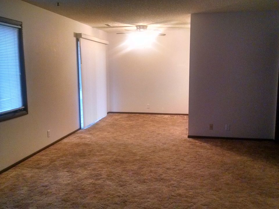 Large livingroom with dinette at other end. Taken as you ent