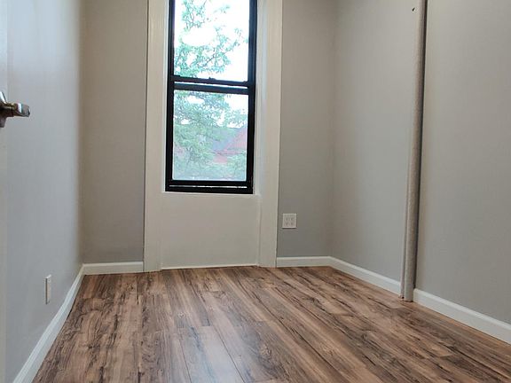 5th image of 782 Dawson St Floor 2