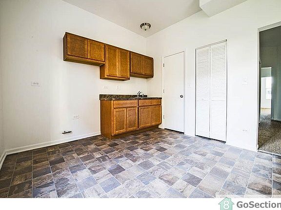 4th image of 2151 S Central Park Ave