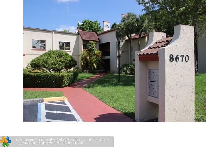 Lago del Rey Condo Entrance to the Building