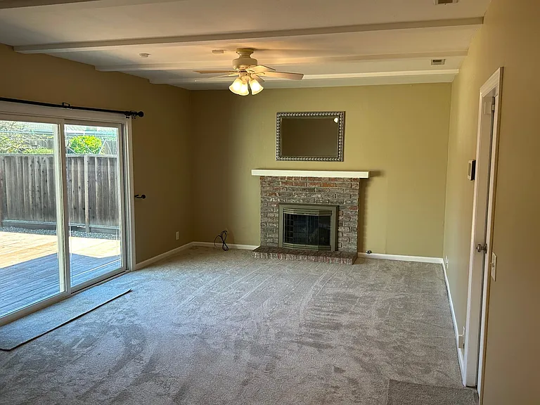2046 Anthony Dr — Photo 7