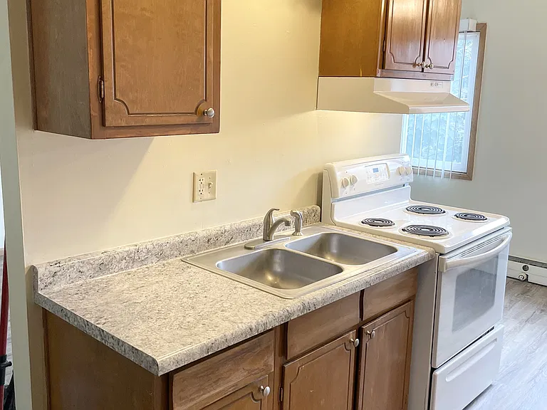 Oak Hills Apartments — Photo 2