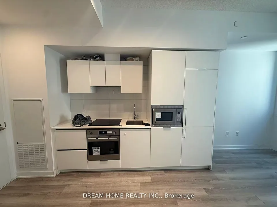 238 Simcoe St #702