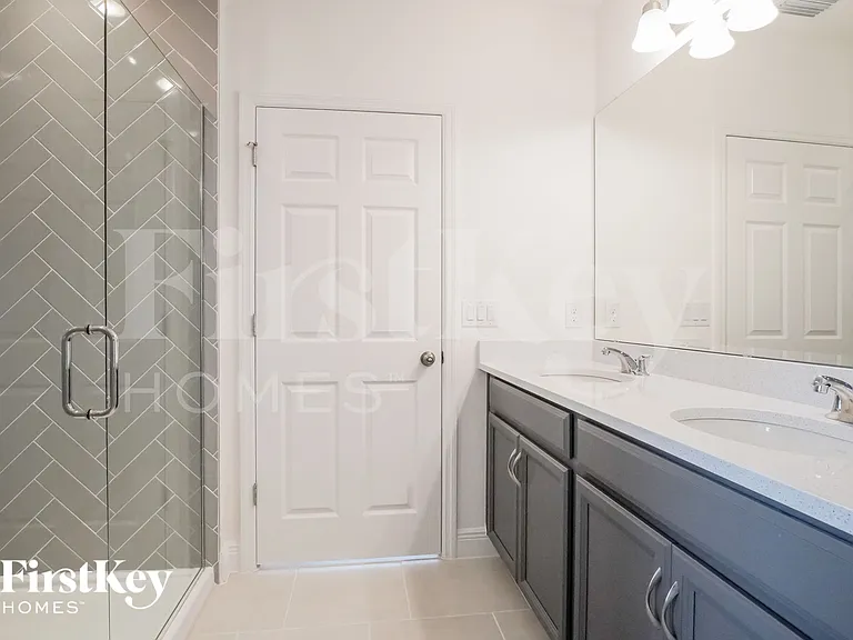 681 Blackstone St — Photo 9