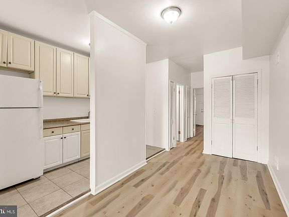 3rd image of 1102 K St SE