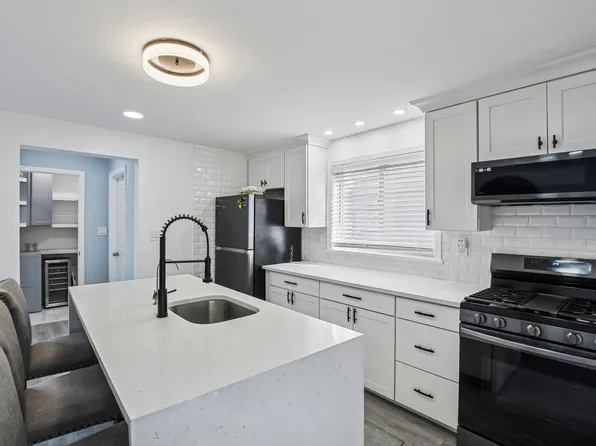 53 Cottage Street image 1 of 21